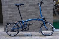 英国　BROMPTON 　オーシャンブルー　MID ハンドル　6速（S6L）BLACK STYLE